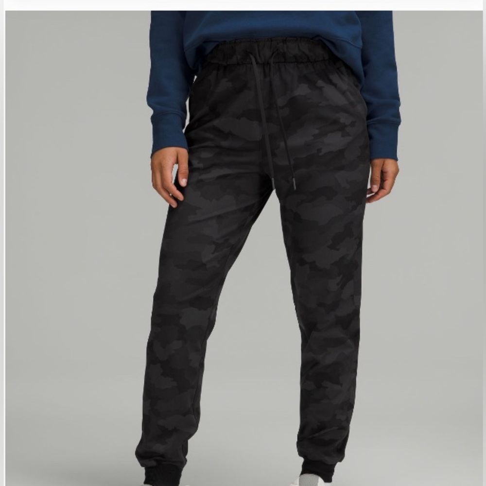 Lululemon stretch high-rise jogger *full length